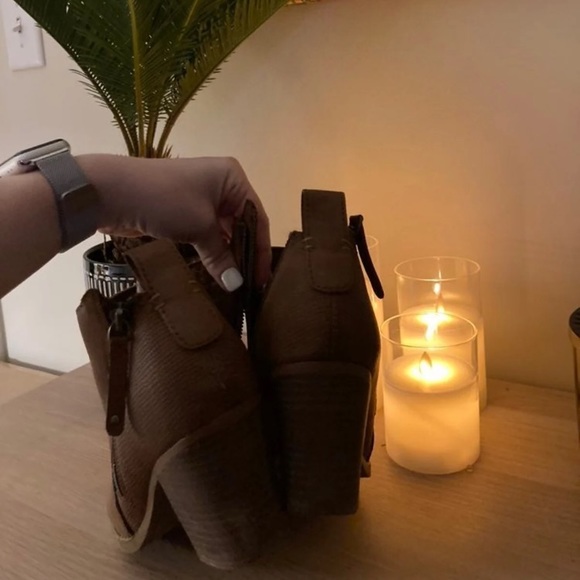 Dolce Vita Jameson Bootie - Picture 4 of 4